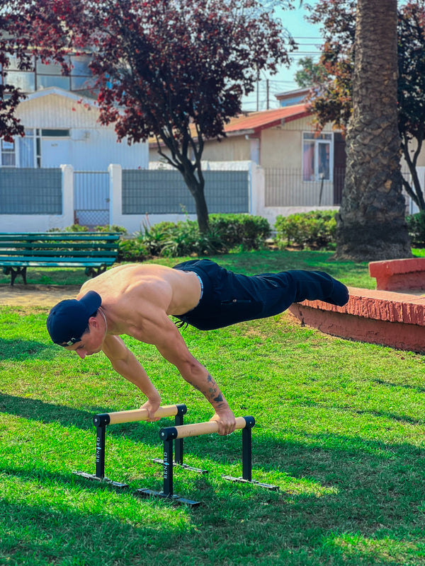 Full planche: 10 beneficios y adaptaciones que construyes